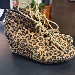 Forever 21 Leopard Print Lace-Up Wedge Booties - Tan/Black